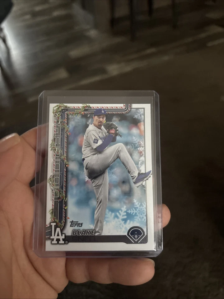 2025 Topps Holiday #H135 Blake Snell Holiday Back SP Los Angeles Dodgers Foto 1 de 2