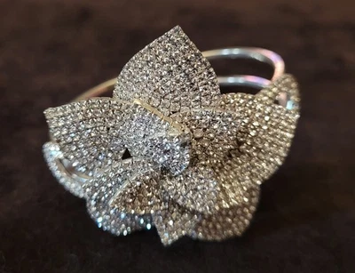 Brazalete flor estrás con brillo brillante Foto 1 de 4