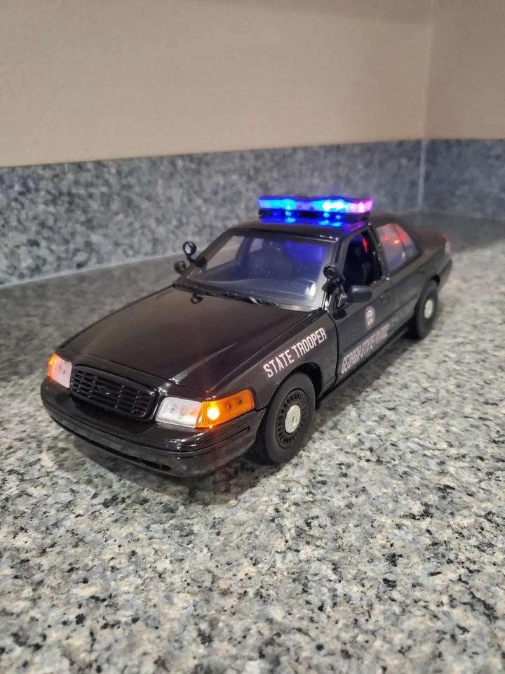 Georgia State Trooper    -  Ford Crown Vic w/ All Flashing Lights - Image 1 of 4