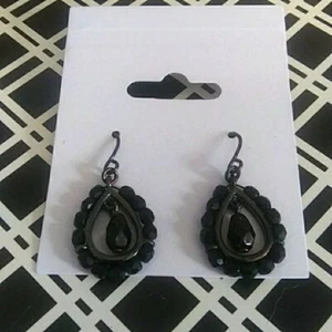 Black beaded earrings with center dangle - Picture 1 of 1