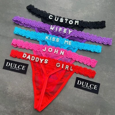 Tanga de encaje con nombre de novio personalizado letras de cristal ropa interior Foto 1 de 4