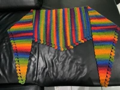 Dreiecktuch Handarbeit gehäkelt mehrfarbig, bunt ( neu ) !! - Bild 1 von 3