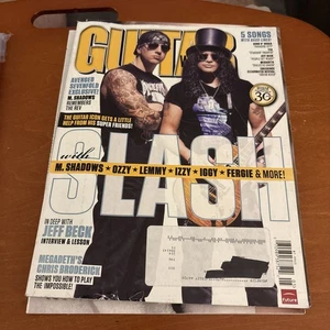 Guitar World May 2010 Slash Avenged Sevenfold Jeff Beck Megadeth CCR Ozzy Lemmy - Bild 1 von 6