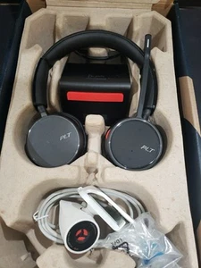 Poly Studio P5 Kit Webcam with Voyager 4220 UC Headset Kit - NEVER USED NIB - Afbeelding 1 van 8