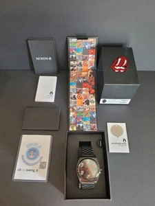 RARO!!! Autentico orologio Nixon Rolling Stones Time Teller tutto nero A1356-001-00 - Foto 1 di 16