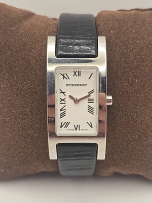Relógio de pulso feminino Burberry 14000L tom prata quartzo fabricado na Suíça - Imagem 1 de 4