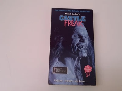 Castle Freak 1995 Unrated Uncut VHS USA NTSC Video Stuart Gordon Full Moon - Bild 1 von 4