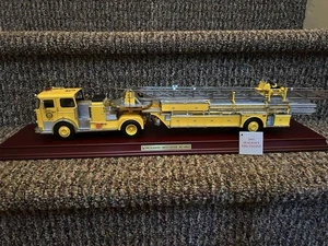 Camión de bomberos Franklin Mint Code 3 1965 Seagrave Tiller #460/500 amarillo edición limitada - Imagen 1 de 4