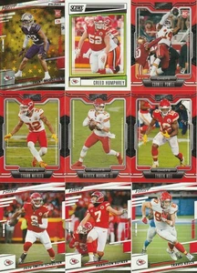 Lotto di 26 carte da calcio Kansas City Chiefs NFL anni e marche miste - Foto 1 di 3