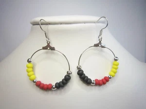 Pendientes hechos a mano criollos Nelly Flagge1 negro-rojo-oro, Alemania, Bélgica - Imagen 1 de 2