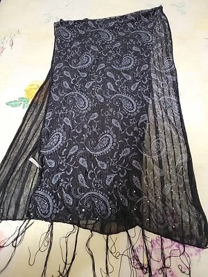 Bufanda negra de lava transparente con flecos 66 x 18 Foto 1 de 4