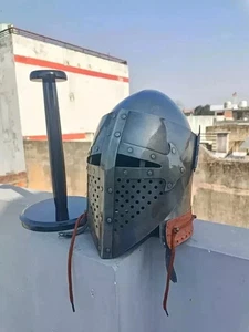 Handarbeit Ritter LARP Stahlhelm Bascinet Barbuta Helm mit Ständer - Bild 1 von 8