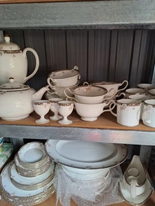 74 x Wedgwood Isis pattern Dinner, Tea & Coffee service - Picture 1 of 24