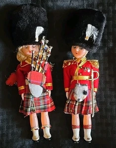 2 Old Dolls Statues Soldiers Guards Scottish 1 W/ Bag-pipes & blinking eyes VTG - Picture 1 of 6