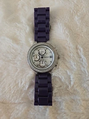 Reloj de cuarzo para mujer DKNY NY-8098 caja de acero inoxidable necesita batería púrpura Foto 1 de 4