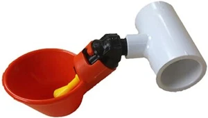 5 tazas para beber pollo rojo, codorniz con camiseta de PVC blanco de 1/2" aves de corral, gallinero - Imagen 1 de 4