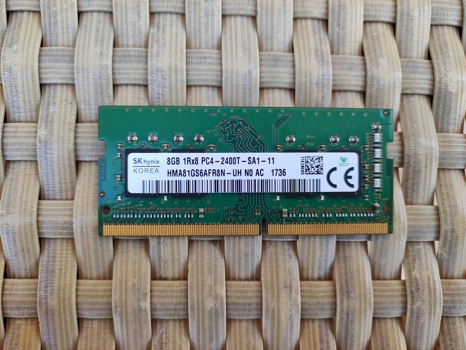 Hynix 8GB (1x8GB) 1Rx8 PC4 2400MHz 19200s HMA81GS6MFRN8N-UH Laptop RAM  - Immagine 1 di 1