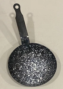 Sartén de camping personal pequeña moteada blanca esmalte negro 5,5" - Imagen 1 de 5