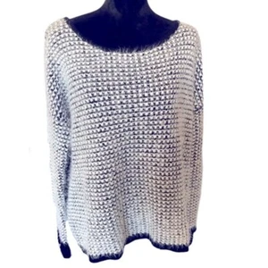 Weicher flauschiger schwarz-weißer Pullover mit Wimpern Größe XL - Bild 1 von 10