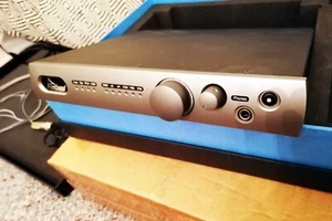 PRISM SOUND CALLIA DAC E PREAMPLIFICATORE IN SCATOLA CON CHIAVETTA USB E CAVI ARGENTO - Foto 1 di 19