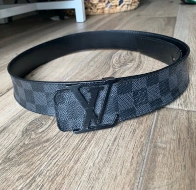 Cinturón Louis Vuitton Initiales Damier Grafito Negro/Gris - Talla 90/36 Foto 1 de 2