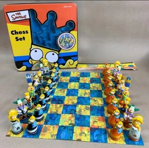 Set scacchi Simpson latta metallo, set completo, età 8+, da collezione - Foto 1 di 3