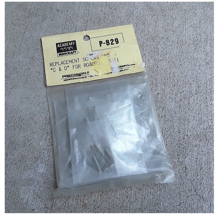 Винтажный радиоуправляемый автомобиль багги Academy Road Runner II различные винты C и D из старых запасов новый в коробке - Изображение 1 из 1