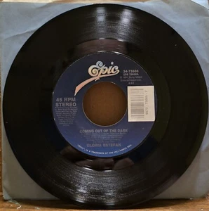 Gloria Estefan - Coming Out Of The Dark / Desde La Oscuridad - 7" Vinyl EPIC - Picture 1 of 3