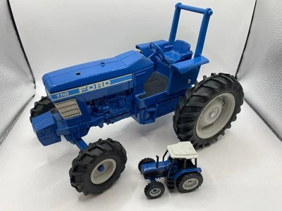 Tractor diecast Ertl Ford 7710 1/16 azul con 1/64 8240 Foto 1 de 4
