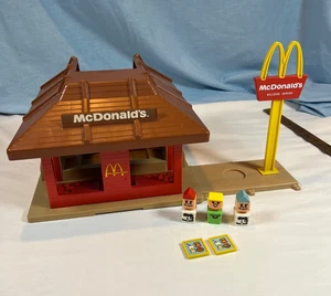 VINTAGE 1974 Playskool Familiar Places MCDONALD'S PLAYSET Toys 70s Sign People - Picture 1 of 21