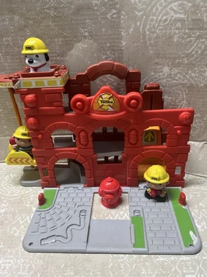 Hasbro Tonka Fire Station Playset 2009 Toy Red Water Hose Expandaple Elevator - Image 1 of 4