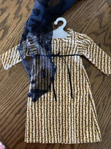 American Girl Josefinas Weihnachtskleid und Mantilla Schleier auf Hänger - Bild 1 von 5