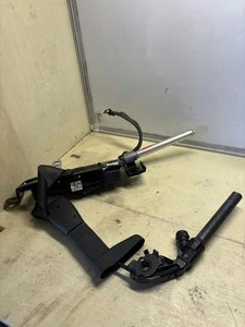 Volvo V50 OEM Seat Belt Retractor Assembly front left - Picture 1 of 7