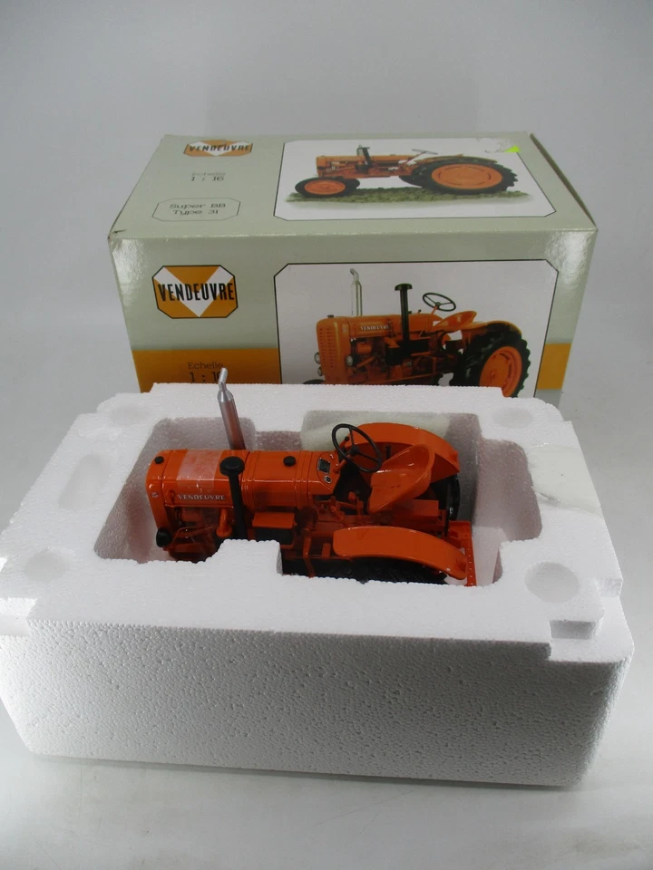 AC734 UNIVERSAL HOBBIES 1/16 TRACTEUR AGRICOLE VENDEUVRE SUPER BB 31 REF UH2832 - Photo 1/4