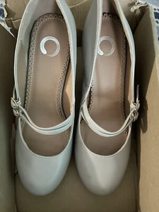 NEW Journee Collection Windy Grey Round Toe Buckle Heels Women's Sz 9 - Picture 1 of 2