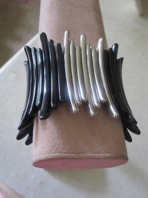 Brazalete elástico ancho de resina curvado moderno negro y plateado nuevo sin etiquetas Foto 1 de 4