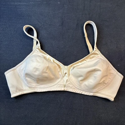 Playtex Bra 4803 38B Beige 18 Hour Smoothing Full Coverage Wireless T-Shirt - Image 1 of 4