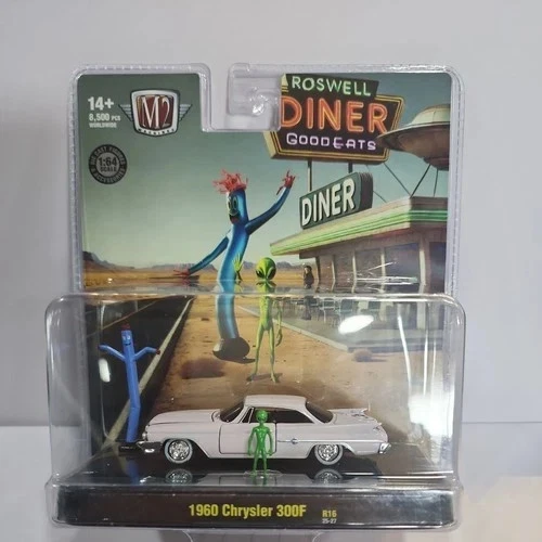 💥M2 Máquinas Diorama 1960 Chrysler 300F Rosa Roswell Diner 2025 Alien Tube Man! Foto 1 de 2