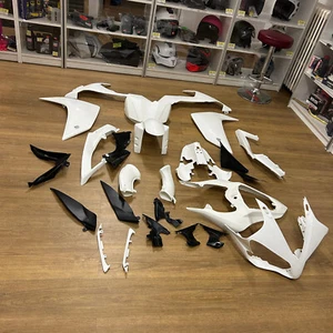 KIT CARENE MOTO YAMAHA YZF R1 2007 2008  SCOCCHE PLASTICHE NON VERNICIATE 26 PEZ - Foto 1 di 7