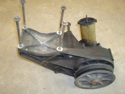 1987-91 OEM FORD F150 F250 F350 BRONCO 351 BOMBA DE DIREÇÃO HIDRÁULICA COM SUPORTE 5.8 - Imagem 1 de 3