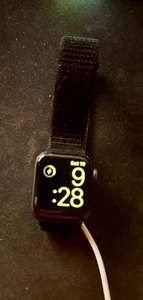 Apple Watch Series SE GPS + Cellular + WIFI 40mm Smart Watch - Excellent - Picture 1 of 5