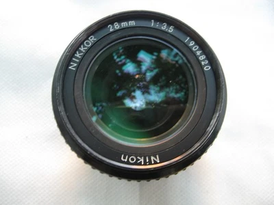 Nikon Nikkor 28 mm f 3,5 AI : grand angle argentique. Très bon état, tout OK - Photo 1/4