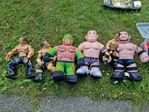 Wwe wrestling figures bundle and a wrestling belt - Picture 1 of 3