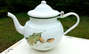 Ancienne théière émaillée décor chêne marronnier 1 Litre Bon état made in France - Imagen 1 de 4