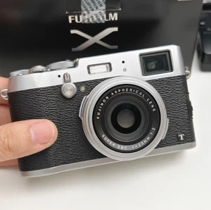 Fujifilm X100T 16.3MP Silver Compact Digital Cam FX - X100T High - Res Photos - Picture 1 of 9