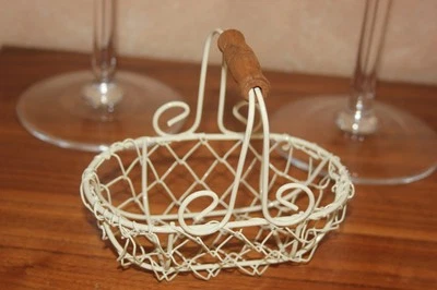 Kleines Metall-Körbchen, creme♥mit Holzgriff,Drahtkorb 11 x 13 x 8 cm♥Minikorb - Bild 1 von 4