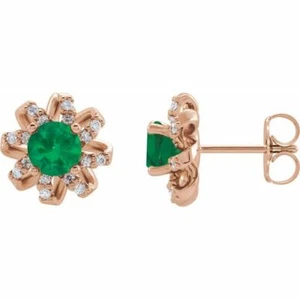 Pendientes de diamantes y esmeraldas de 1/6 CTW creados por Chatham® en oro rosa de 14 k - Imagen 1 de 2