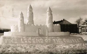 Cartolina NH New London scultura di neve Colby-Sawyer College Merrimack Cty 57 RPPC - Foto 1 di 2