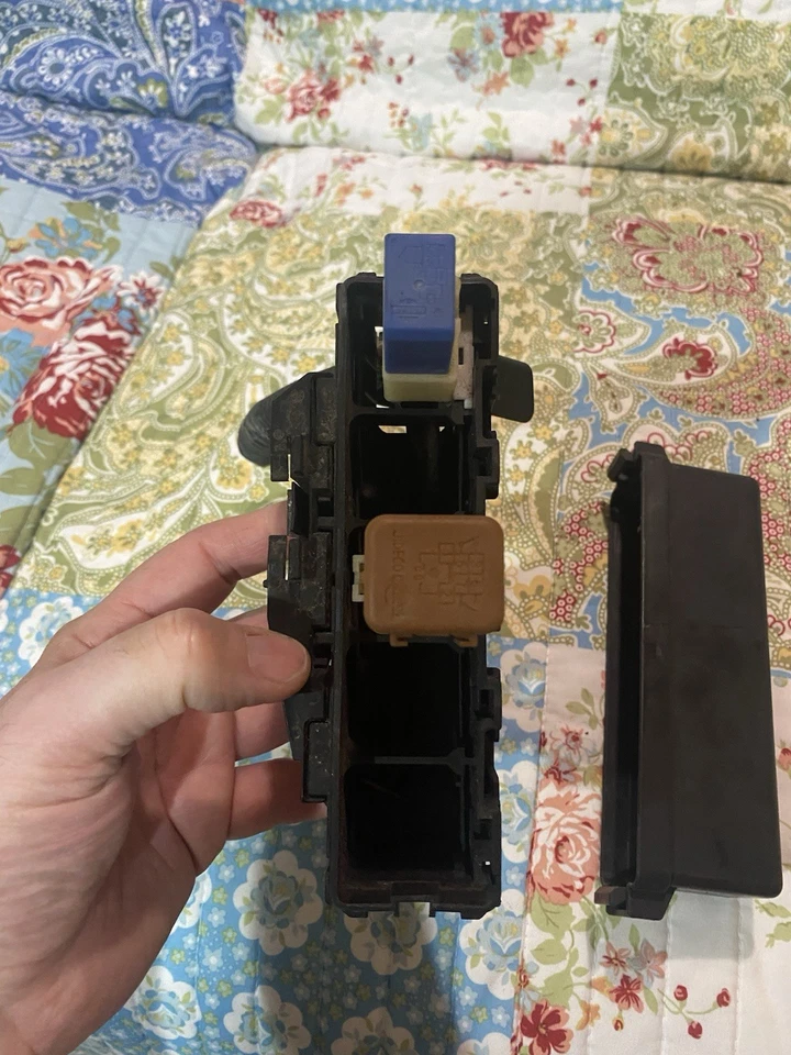 Блок реле 2012 Nissan Juke - Изображение 1 из 4