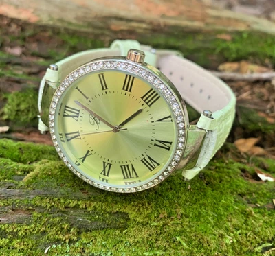 Relógio feminino Burgi BTV136 redondo prata/gemas/verde claro couro em relevo novo sem etiquetas - Imagem 1 de 4